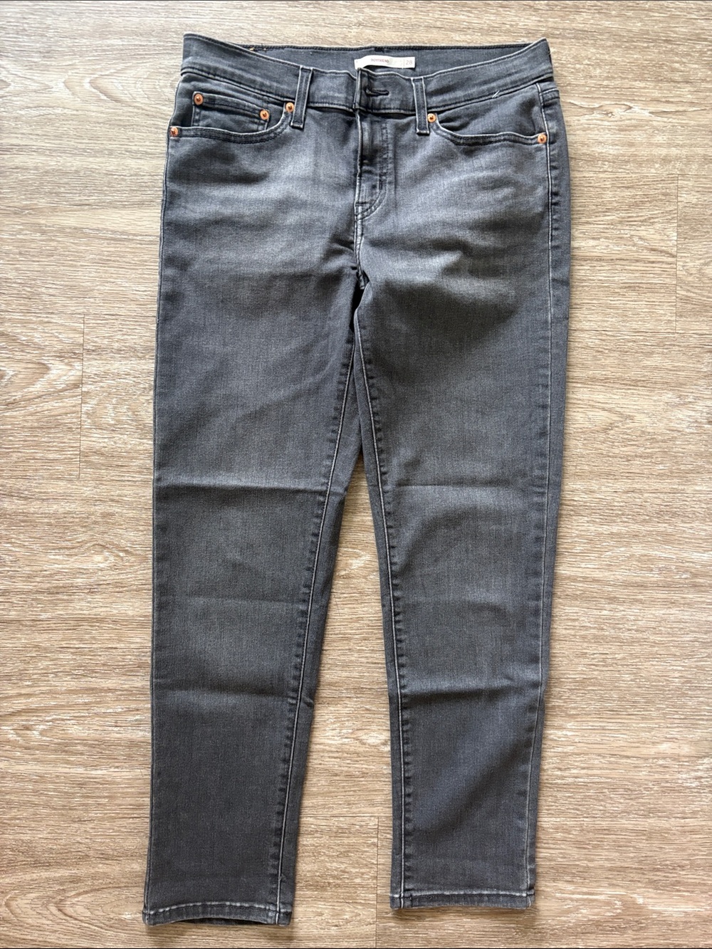 Levi's Women's Skinny Jeans in Charcoal Gray (Never Worn)